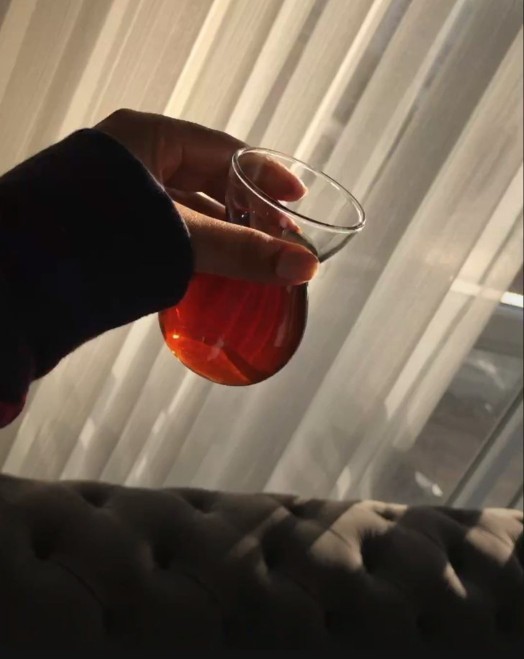 Çayı şekersiz seni sebepsiz seviyorum  demek istediğiniz birisi var mı😂?