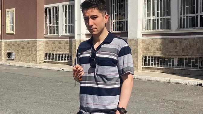 Kızlar Soruyor' da Muhtar olmuşum sizce bu kombinim Muhtarlık için elverişli mi?