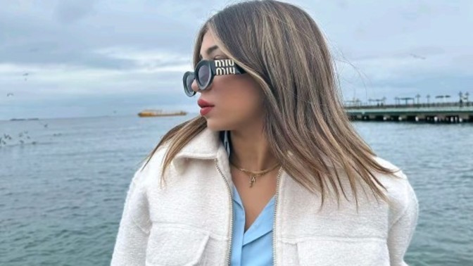 Saçlarımın doğal rengi siyahtı, boyadım. Değişiklik olsun diye boyadım, nasıl sizce?