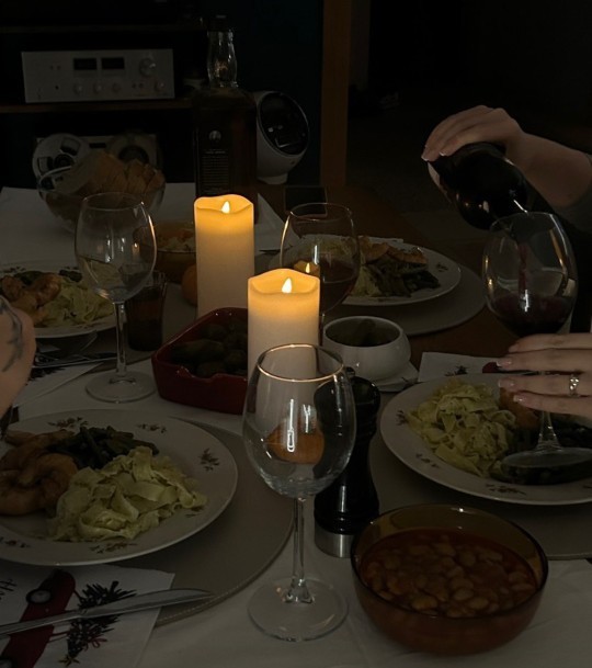 Erkeklerde romantik akşam yemeklerinden hoşlanır mı?