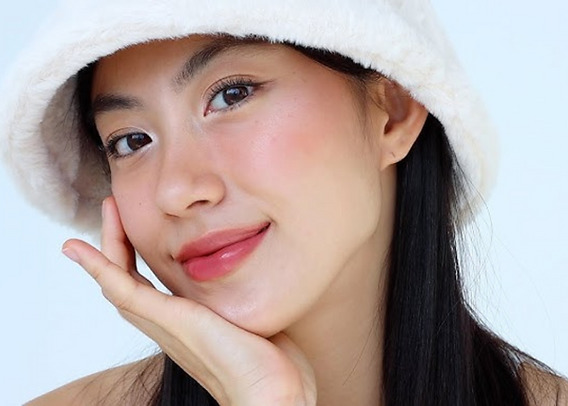 Strawberry makeup
