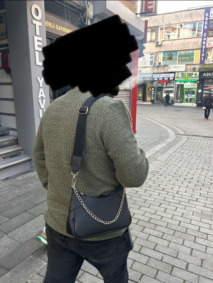 Tanıdığınız birinin çantasını taşırmısınız?