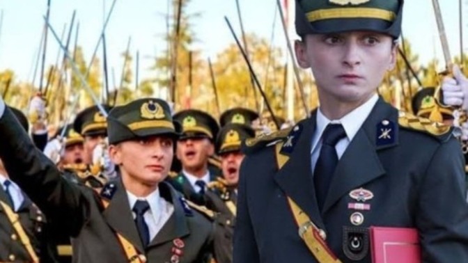 SONDAKİKA Kara Harp Okulu birincisi Teğmen Ebru Eroğlu, TSK'dan ihraç talebiyle disiplin kuruluna sevkedildi. Neden?