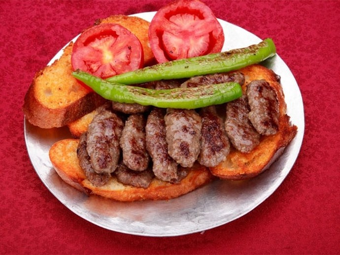 Aslen Memleketinizin Yöresel olan En iyi bilinen 1. Sıradaki Yemeği hangisidir? Yemeğin köken adı anlamı nedir?