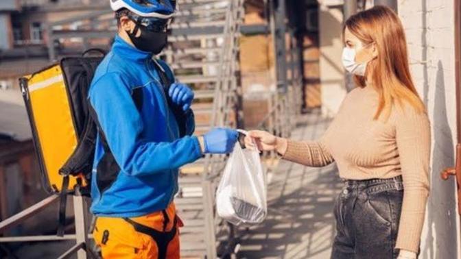 Yemek getiren kuryeye bahşiş verir misiniz?