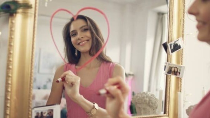 Kendinizi aynada görünce ilk lafınız ne oluyor?
