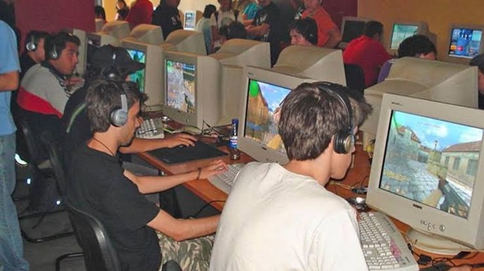 Oyun oynamak için internet cafeye gitmiş miydiniz?