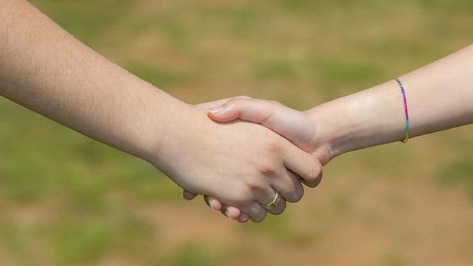 Yeni insanlarla tanışmak hakkında ne düşünüyorsunuz buna açık biri misiniz?