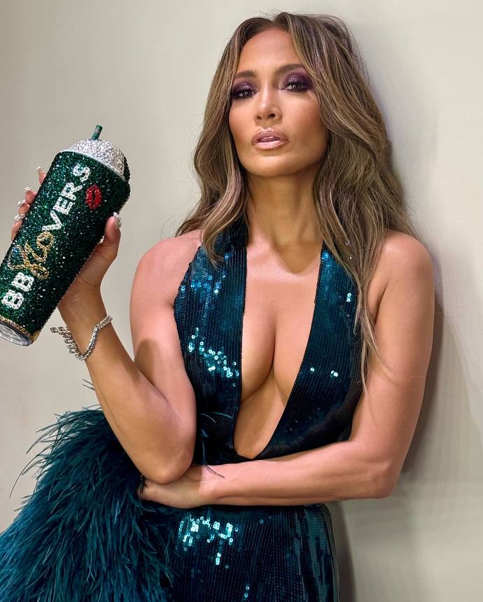 Jennifer Lopez in 55 yaşında böyle seksi olması normal mi?