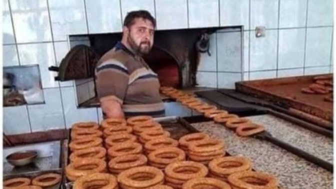 Alt tarafı simit var mı dedim🤭🤭🤭bu ne sinir bu ne gerginlik? anlamadım ki 🤭🤭?