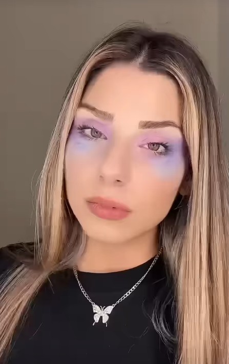 Soluk tonlarda yapılan makyajlar havalı mı?