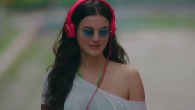 Kulaklıkla müzik dinlerken, ne dinlediğim acaba duyuluyor mu endişesi yaşadığınız oluyor mu?