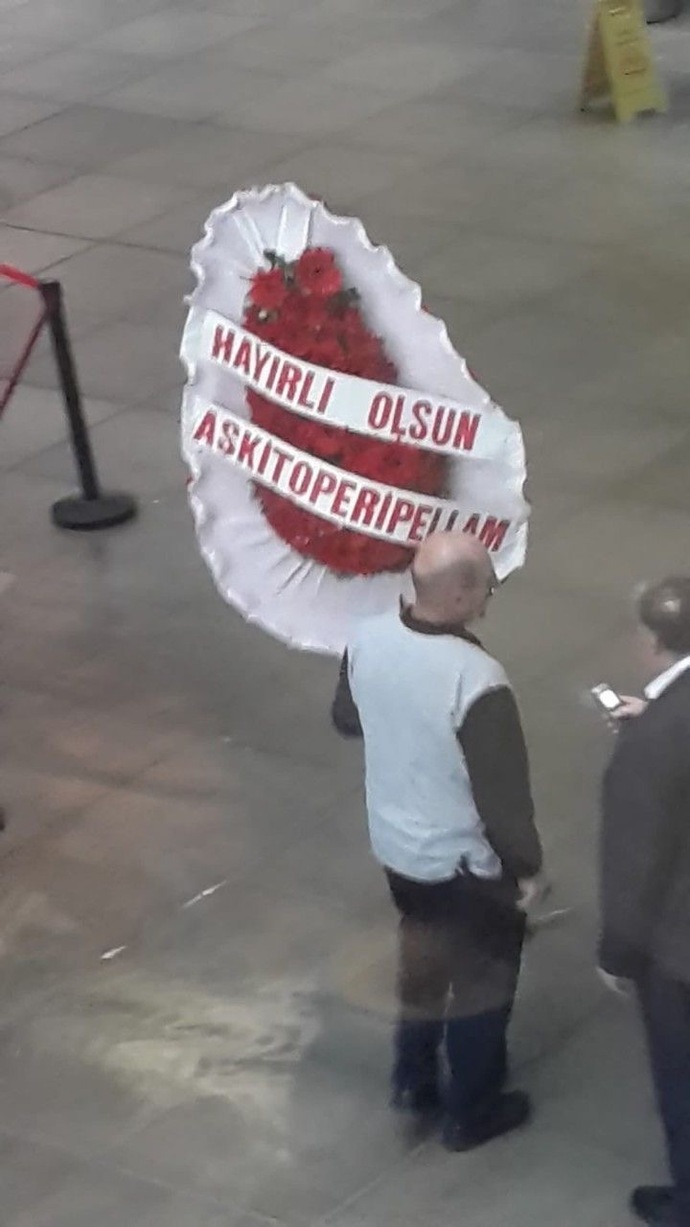 Hediye çiçek olarak çelenk gönderilir mi?