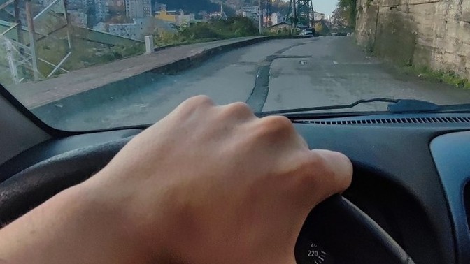 Arabalarla aranız nasıl, seviyor musunuz kullanmayı?