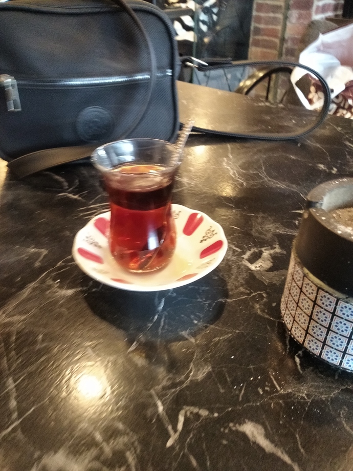 Bu erkeklerin de akıllı kadın aramalarına hiç anlam veremiyorum zaten kadını delirteceksiniz neyin peşindesiniz 😂?