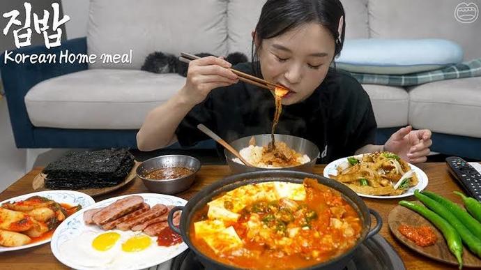 Mukbang videolar diyet düşmanı mı?