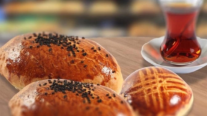 Sabahları kahvaltı yapıp mı evden çıkıyorsun yoksa poğaça simit mi yiyorsun?