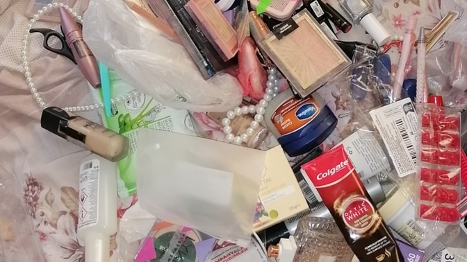 Ablamındüğünü vardı misafirler rahat etsindiye (ev küçük) kozmetikleri vsbi poşete toplamıştım. Şimdi nasıl çıkarım buişiniçinden?