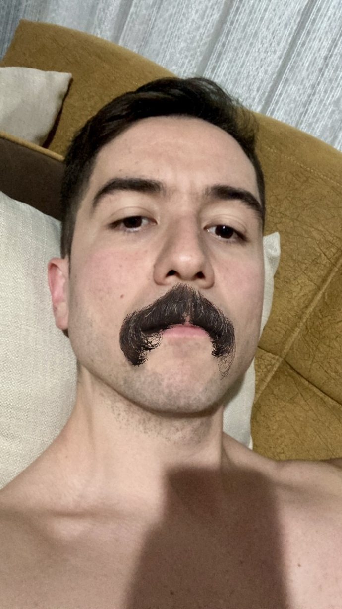 Böyle bir bıyık bana yakışmış mı 🤔?