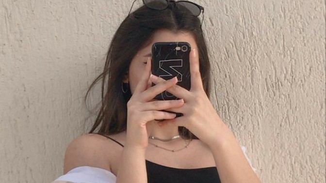 Crop giyen kızdan olur mu?