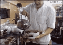 Pizza poğaça yaptım çaylar hazır mı?
