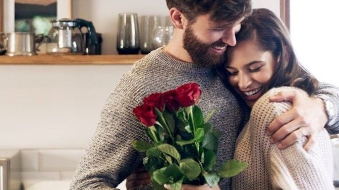 Gönlünüzü almaya bir gül mü yoksa bir gülüş mü yeter?