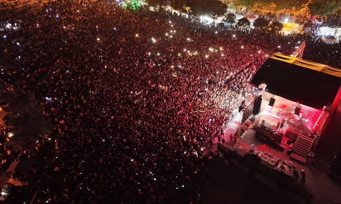 Çok ünlü bir şarkıcı olsaydınız hangi şehrimizde ücretsiz konser verirdiniz?