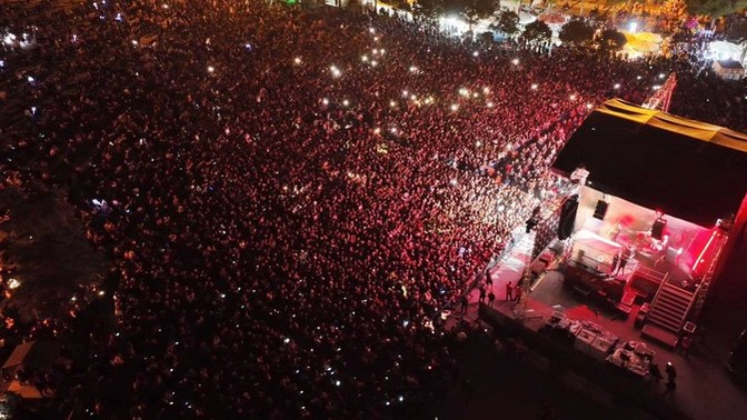 Çok ünlü bir şarkıcı olsaydınız hangi şehrimizde ücretsiz konser verirdiniz?