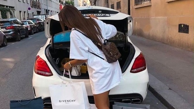 Kadınlar yeni bir şey satın aldıklarında neden çok mutlu olur?