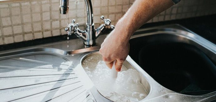 Lavabo giderindeki kötü kokuları gidermek için hangi pratik çözümleri kullanıyorsun?