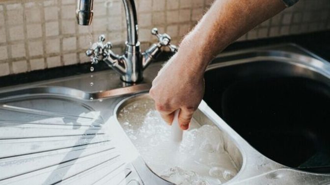 Lavabo giderindeki kötü kokuları gidermek için hangi pratik çözümleri kullanıyorsun?