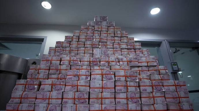 Yılbaşı büyük ikramiyesi size çıksa sabah uyandığınızda ilk ne yaparsın?