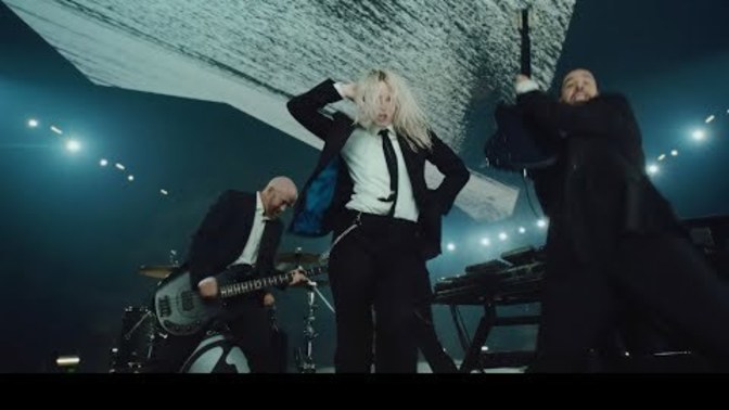 Linkin park'ın yeni solisti Emily ARMSTRONG'u nasıl buldunuz? Chester dan sonra kadın bir solistin grubun sesi olması sizce?