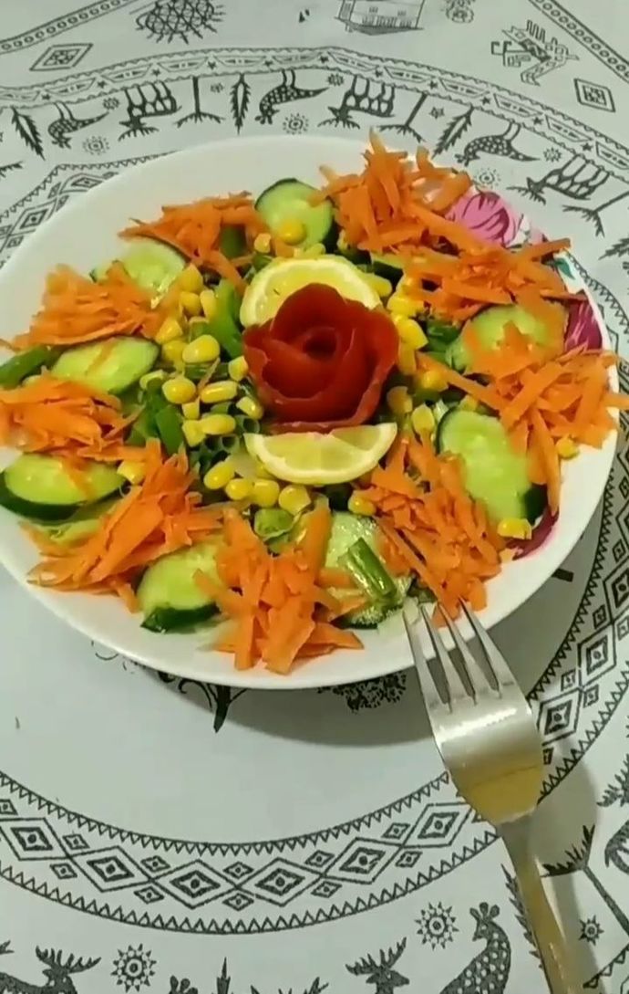 Salatasız yemek olur mu?