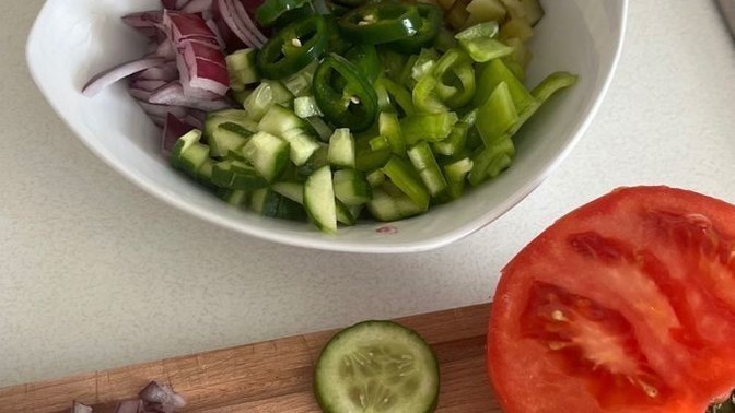 Salatasız yemek olur mu?