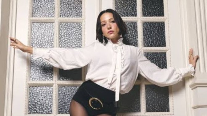 Zeynep Bastık yaşayan en seksi Türk kadını seçildi. Sizce de öyle mi?