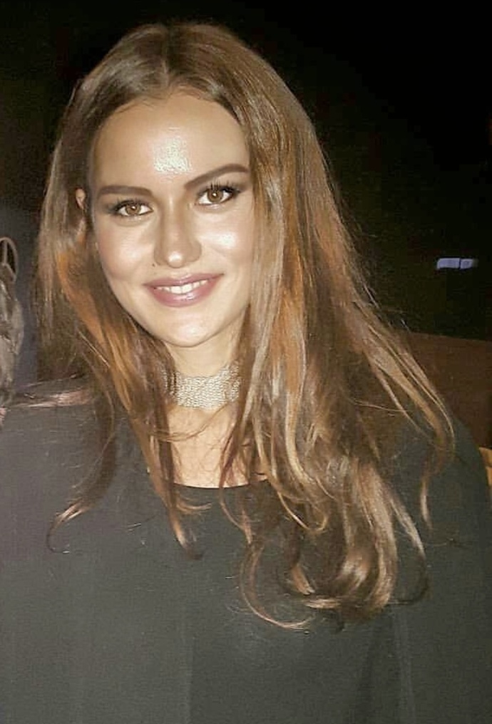 Sizce fahriye evcen mi daha güzel bensu soral mı?