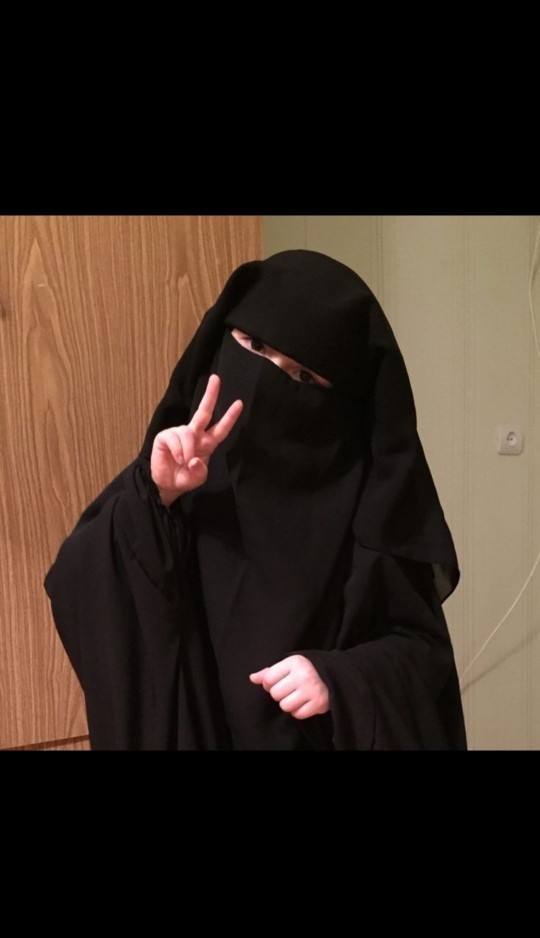 Örtünmek ve çarşaf dini bir emir mi yoksa gelenek mi? Çarşaf Türkiyede de yasaklanmalı mı?
