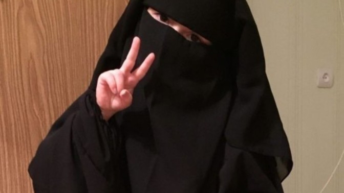 Örtünmek ve çarşaf dini bir emir mi yoksa gelenek mi? Çarşaf Türkiye'de de yasaklanmalı mı?
