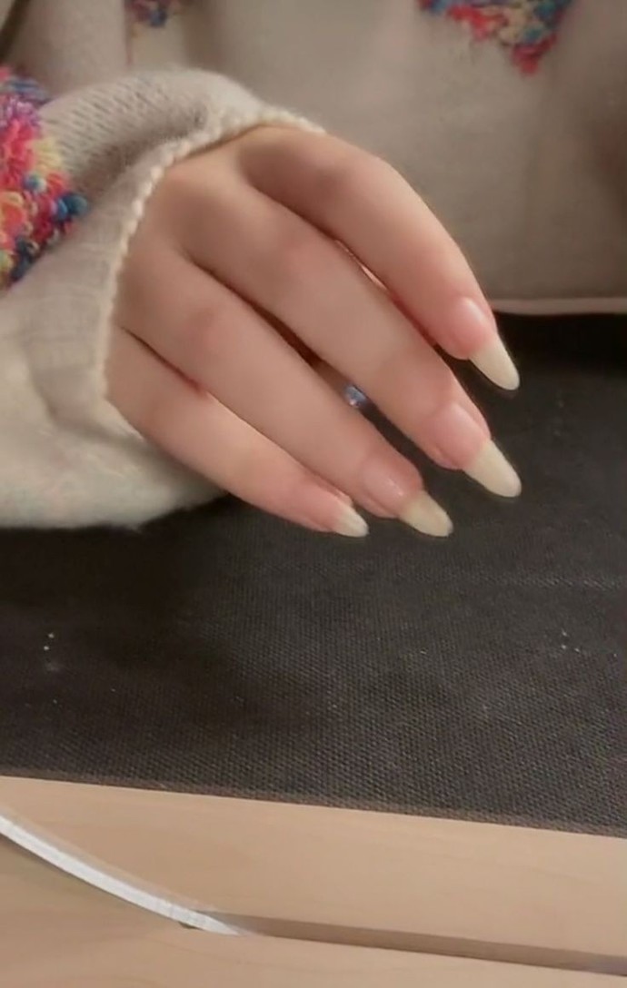 Böyle ojesiz uzun tırnak nasıl sizce?
