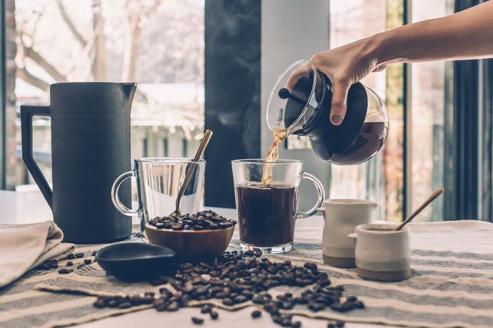 Kahve içmeyi ve hazırlamayı çok seviyorum, kaliteli kahveler yapabileceğim bir makine arayışındayım, öneriniz var mı?