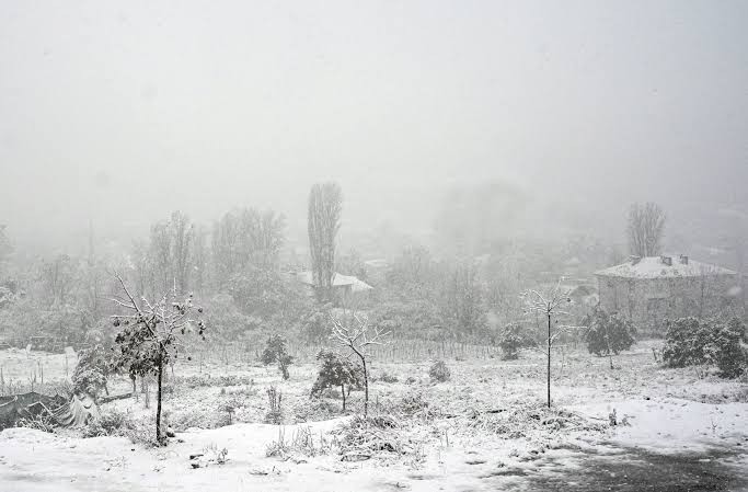 Mevsimin ilk Kar  yağışı başladı özellikle büyükşehirlerde yaşadığınız şehirinizin oralarda hava şartları nasıl?