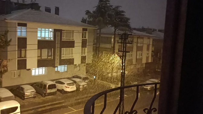 Kar yağdığında pencere kenarında Sıdıka gibi oturur musunuz?