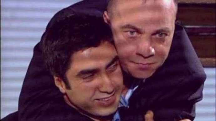 Dostunun düşmanı ile arkadaş olurmusun?