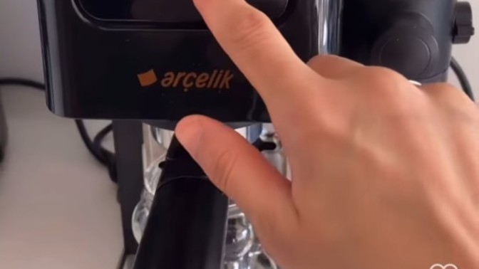Bu görgüsüzlük değil mi? Görmemişlerden bence bir farkı yok?