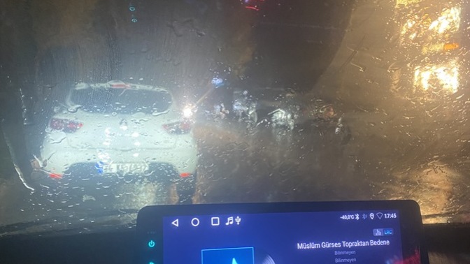 Dışarıda yağmura yakalanmak ister miydiniz?