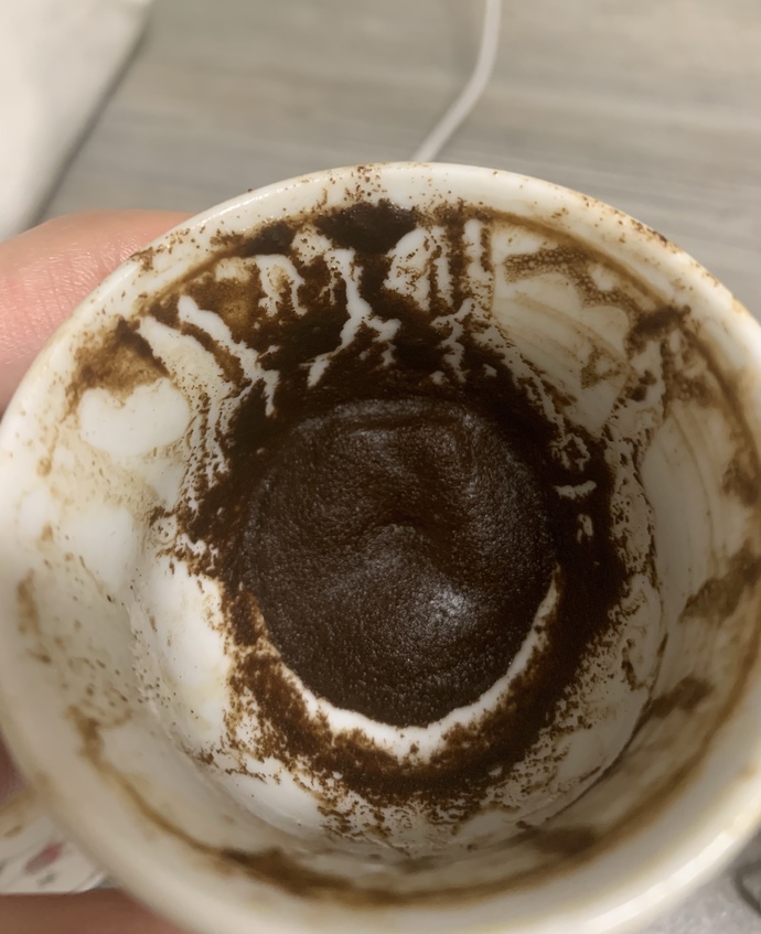 KAHVE FALI YORUMLAMAYI BİLEN VAR MIDIR?