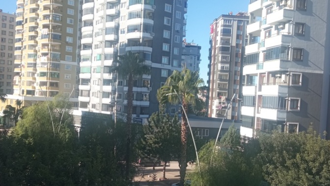 Adana'da güneşli ama buz gibi bir hava var, sizin oralarda hava nasıl?