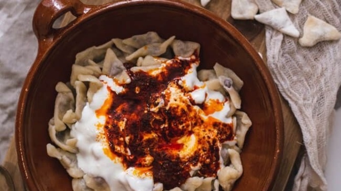 Mantıyı sarımsaklasakta mı yesek sarımsaklamasakta mı yesek?
