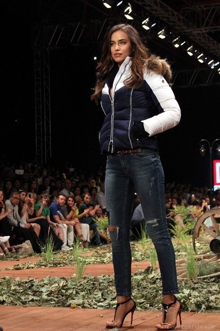 Sizce model Irina Shayk aslen nerelilere benziyor ve nasıl biri gibi görünüyor?
